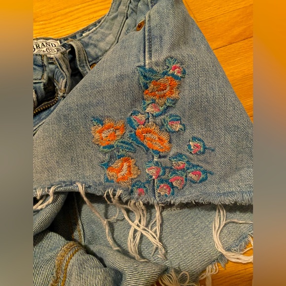 Lucky Brand shorts - Picture 2 of 4